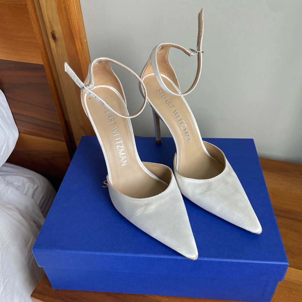 Stuart Weitzman White Pointed Toe Heels